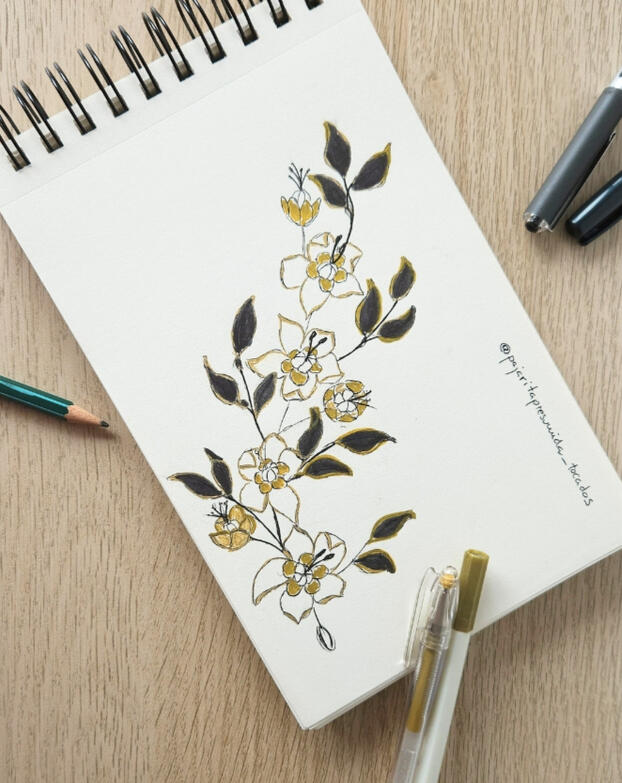 Boceto pintado a mano en papel de un tocado artesanal en porcelana fría en tonos negros, blancos y dorados. Hecho a mano por Pajarita Presumida.